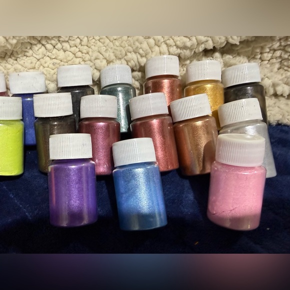Assorted Metallic and Pearl mica Powders - Multicolor - Picture 3 of 3